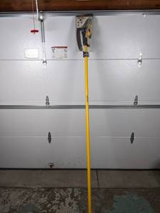 lot 53 image: Yardworks Telescoping Tree Pruner