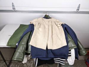 lot 125 image: An Assortment of Mens and Women Clothing-Gap, Patagonia, Anthropologie, H&M, Ann Tayor, Nike, and More