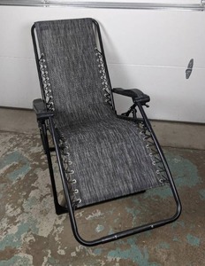 lot 136 image: Outdoor Folding Lounge Chair
