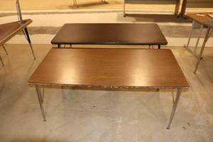 2 DesksWorkstations