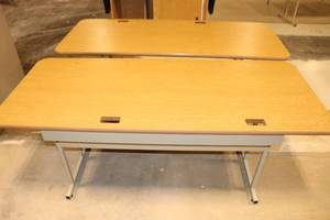 2 DesksWorkstations