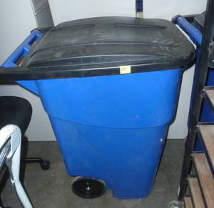 New recycling garbage can with lid