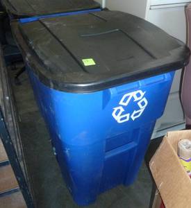New recycling garbage can with lid