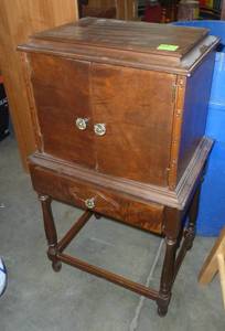 Small wood stand 15x11x30