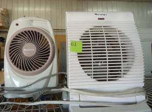 2 desk fans
