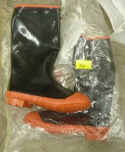 New Mens size 13 Rain boots