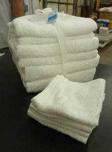New set of 4 white towels, 4 washcloths