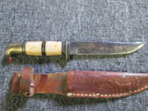 lot 8 image: vintage knife with deer on the hold...