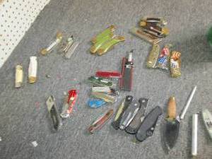 lot 11 image: lot of 34 knives ...