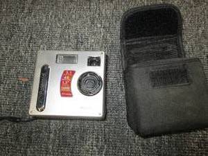 lot 15 image: polaroid camera PDC5070...