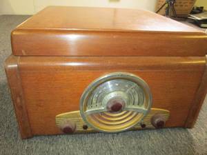 lot 17 image: vintage zenith cobra radio and turn...