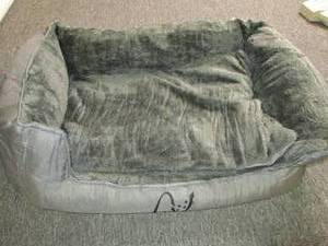 lot 66 image: pet bed 24 inch x 16 inch ...