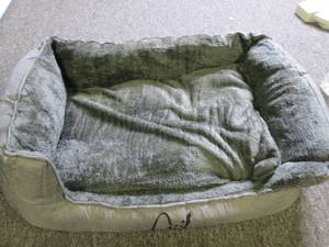 lot 67 image: pet bed 24 inch x 16 inch ...