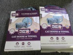 lot 71 image: 2 heart to tail cat house and tunne...