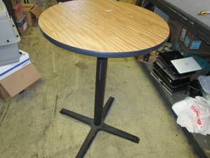 lot 171 image: table ...