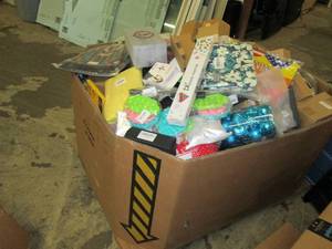 lot 252 image: pallet of misc items uninspected pl...