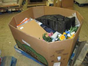 lot 254 image: pallet of misc items uninspected pl...