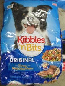 lot 326 image: 16lbs of kibble and bits original d...