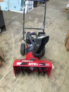 lot 403 image: MTD 22 inch 179cc OHV snowblower ...