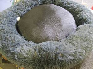 lot 437 image: dog bed ...