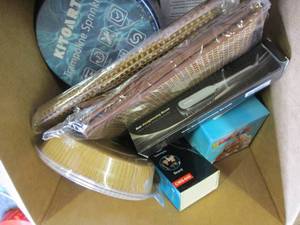 lot 440 image: box of airfryer protectors, beard a...