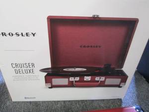 lot 457 image: crosley cruiser deluxe portable tur...
