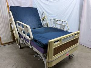 WOW MSRP $14,000 HILL ROM ADVANCE SERIES HI LOW ELECTRIC ADJUSTABLE BACK &amp KNEE HOSPITAL BED WCHAIR POSITION INCLUDES USED MATTRESS THAT PREVENTS BED SORES GREAT WORKING CONDITION
