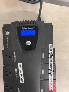CyberPower CP585LCD Intelligent LCD UPS - 8 Outlet, 585VA - Great Working Condition