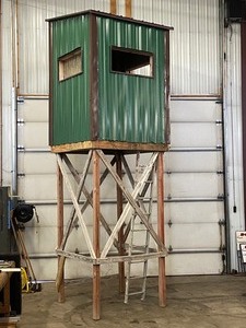 Unused Enclosed & Insulated Deer-Stand With 10ft Platform