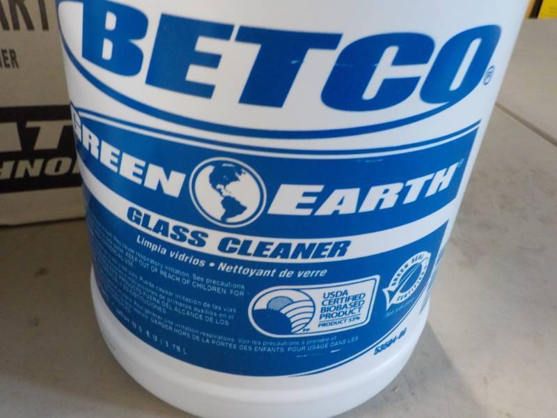 lot 262 image: 2 Gallon Jugs BETCO Glass Cleaner a...