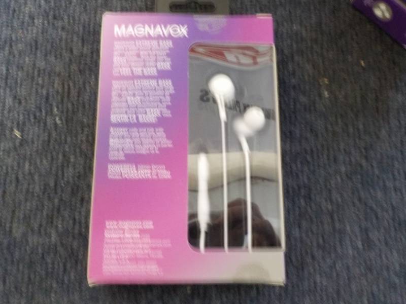 lot 153 image: 4 Magnavox Extreme Bass with Mic...