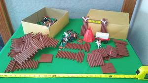 lot 48 image: Fort Geronimo - Toy Plastic Fort with Accessories
