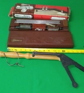 lot 58 image: Cleaning Kit and Skeet Thrower