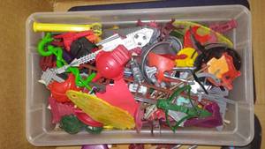 lot 64 image: He-Man Masters Of The Universe - Misc. Pieces, Weapons And Much More