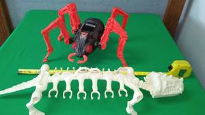 lot 65 image: He-Man Masters Of The Universe - Nasty Bug And Skelton