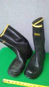 lot 72 image: La Crosse Rubber Boots Size 11, Like New.