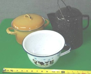 lot 76 image: Vintage Enamel Ware