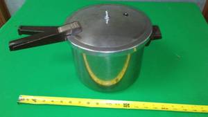 lot 81 image: Presto Pressure Cooker Complete.