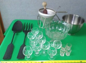 lot 82 image: Kitchen Aid K - 45 Bowl & More.