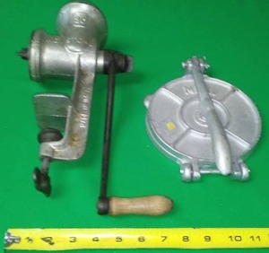 lot 87 image: Cast Grinder And Tortilla Press
