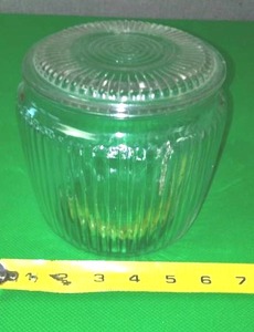 lot 92 image: Vintage Anchor Hocking Ribbed Canister