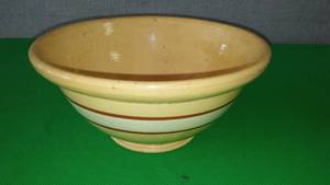 lot 108 image: Vitnage to Antique  Bread Bowl