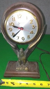 lot 117 image: Vintage Eagle clock  Sessions