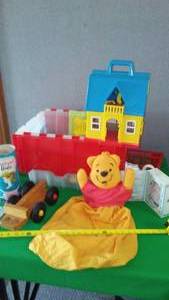 lot 139 image: Misc. toys in a tote. very clean
