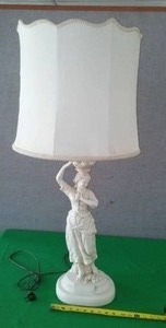 lot 142 image: Vintage 1950s Quartite Figurine Lamp