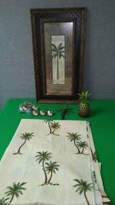 lot 174 image: Palm Tree decor - like new, bathroom.