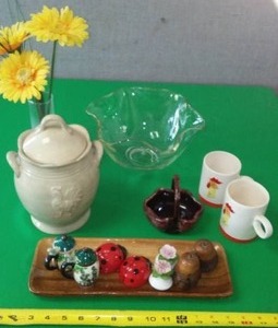 lot 214 image: Salt & Peppers, Rooster, & more