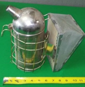 lot 217 image: Vintage Bee keeper Smoker
