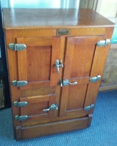 lot 10 image: Montgomery Ward Ice Box  The Windsor, Oak