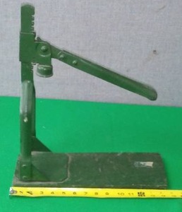 lot 17 image: Antique Bottle Capper
